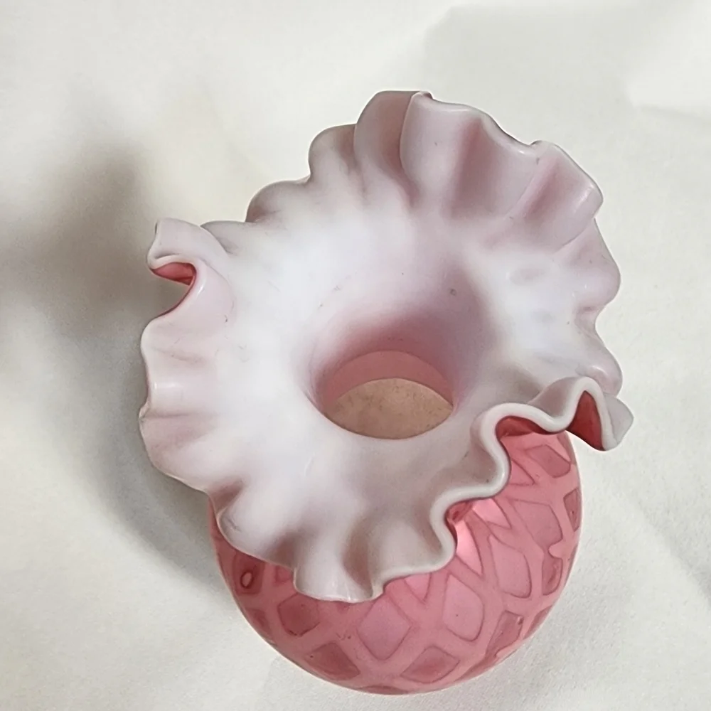 Antique MT. WASHINGTON CRANBERRY PEACH BLOW GLASS DIAMOND QUILTED 6.5